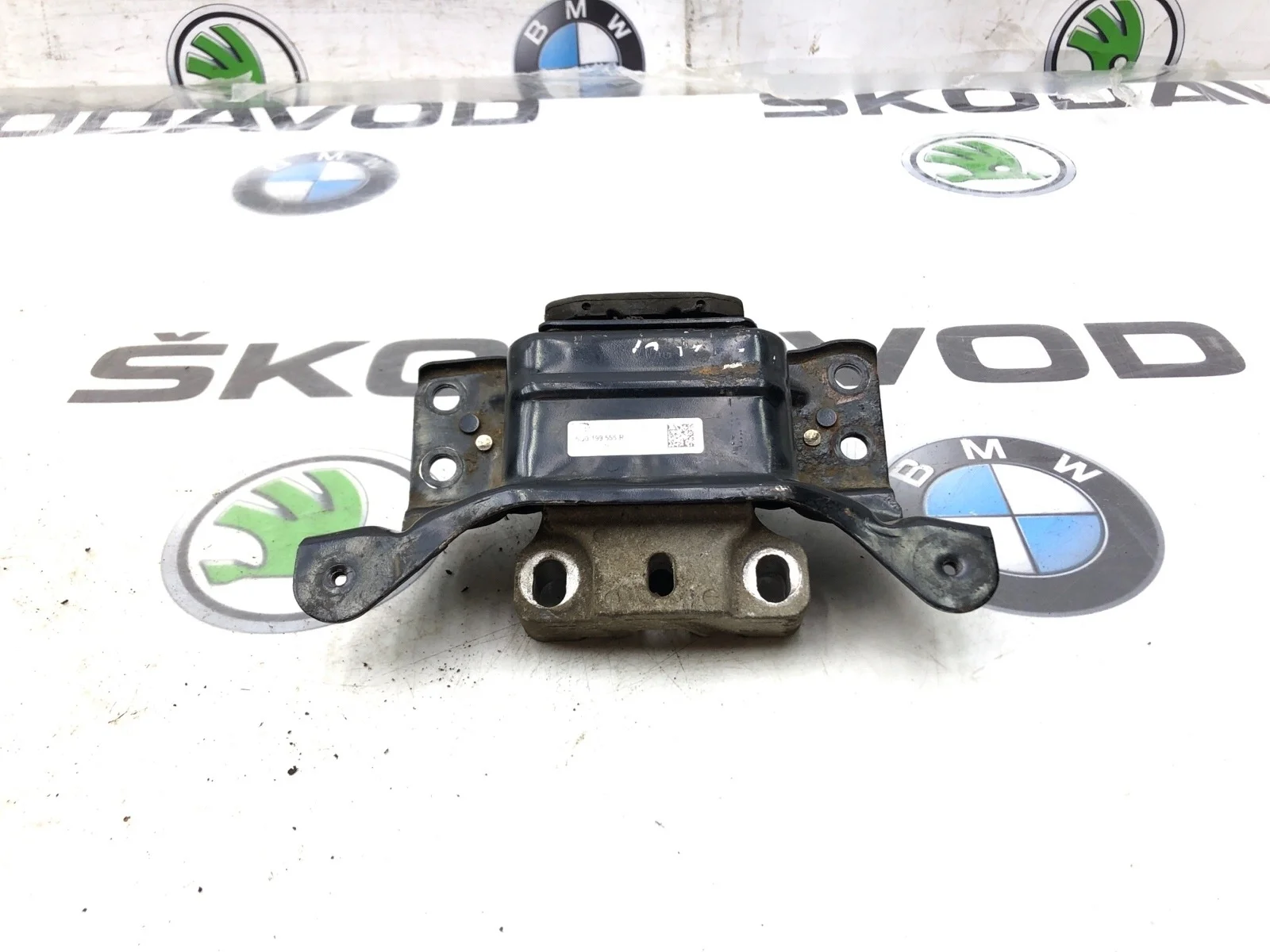 Опора МКПП Skoda Octavia 2014 5Q0199555R A7 (5E), левая