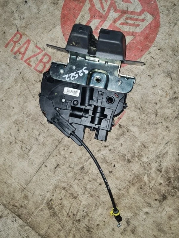 Замок багажника VOLVO V70 2010 BW