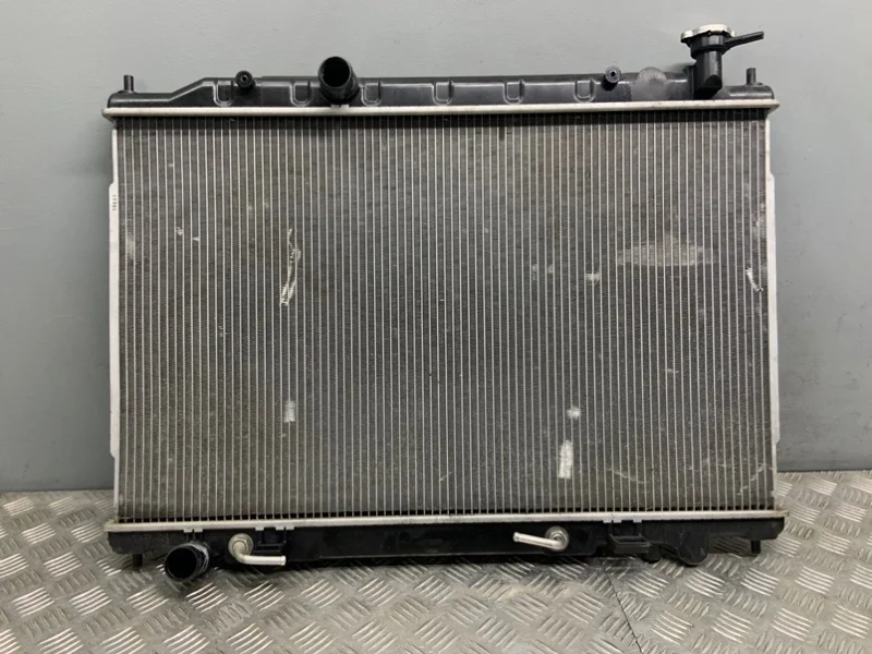 Радиатор охлаждения Nissan Presage TU31