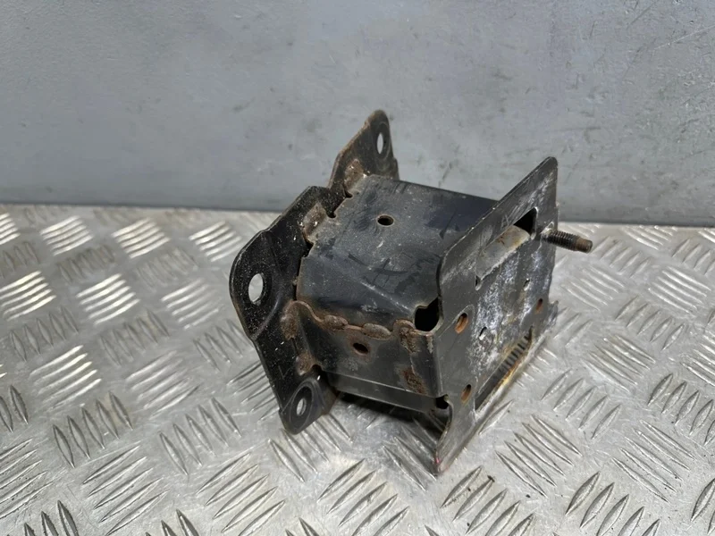 Крепление усилителя Infiniti FX35 S51