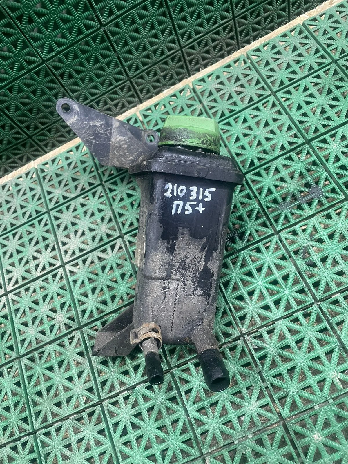 Бачок гидроусилителя руля /ГУР/ VOLKSWAGEN PASSAT B5+ 2001- б/у PASSAT B5+(2001-2004)