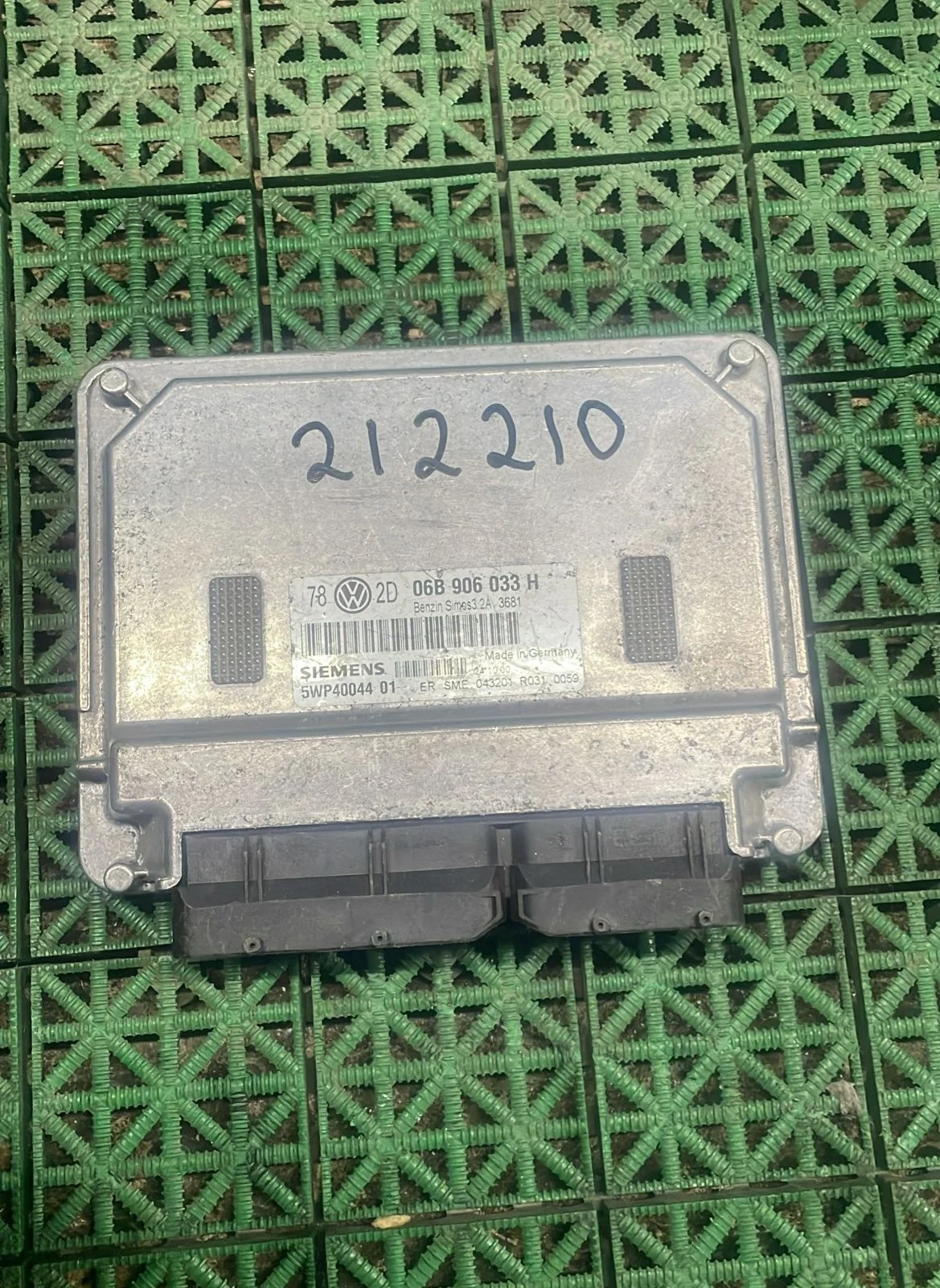 Блок управления двигателя ДВС ЭБУ VOLKSWAGEN PASSAT B5+ AZM 2001- Б/У PASSAT B5+(2001-2004)