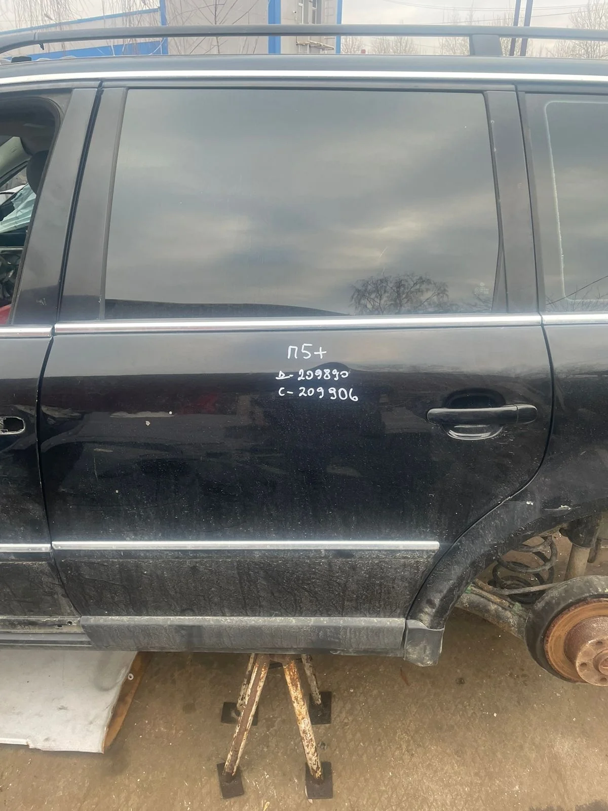 Дверь VOLKSWAGEN PASSAT B5,B5+ 1997- задняя правая универсал черная б/у PASSAT B5(1997-2000);PASSAT B5+(2001-2004)