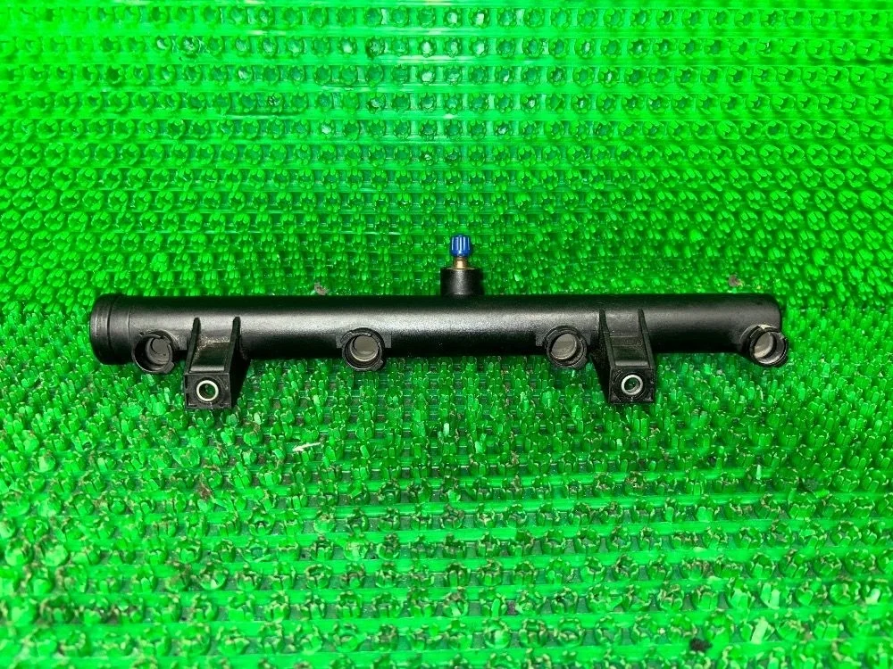 Топливная рампа 2.0 RFJ EW10A 157088 307 3C (2001—2005) В наличии