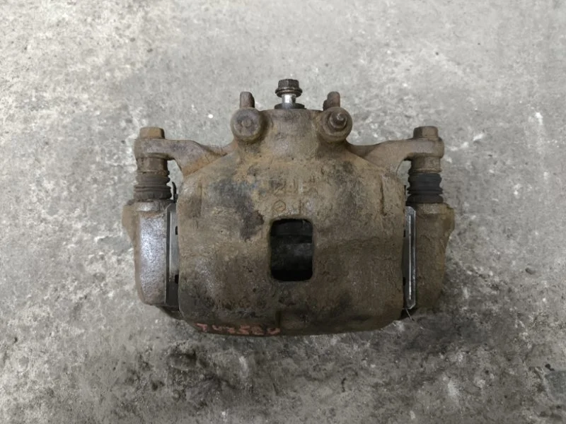 Суппорт передний правый Mitsubishi L200 (2006-2015) 2012 4605A202 2.5 D 4D56