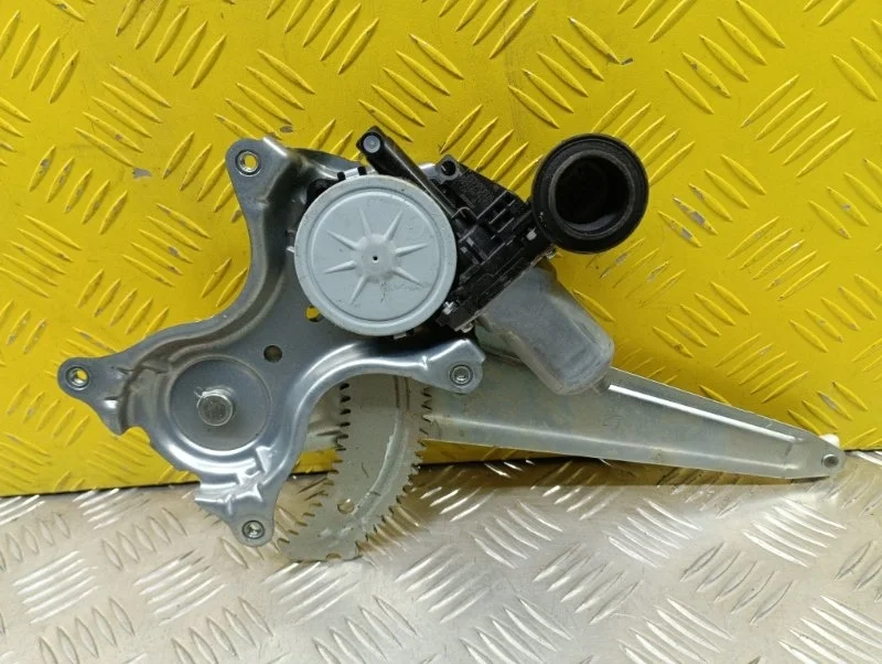 Стеклоподъемник электр. задний левый Toyota Rav 4 (Ca40) (2012-2019) 2016 6980442050