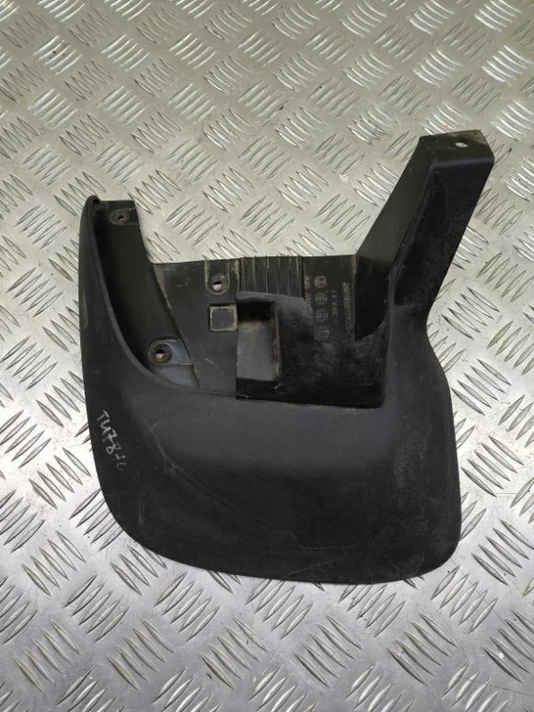 Брызговик передний левый Mitsubishi L200 (2006-2015) 2011 5370B203 ПИКАП 2.5 D 4D56