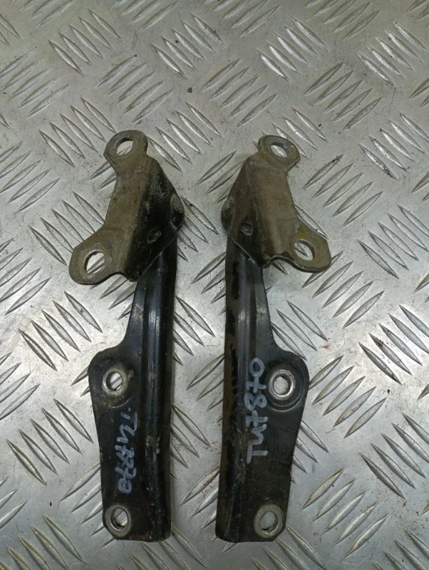 Петля капота Mitsubishi L200 (2006-2015) 2011 MR473529 ПИКАП 2.5 D 4D56