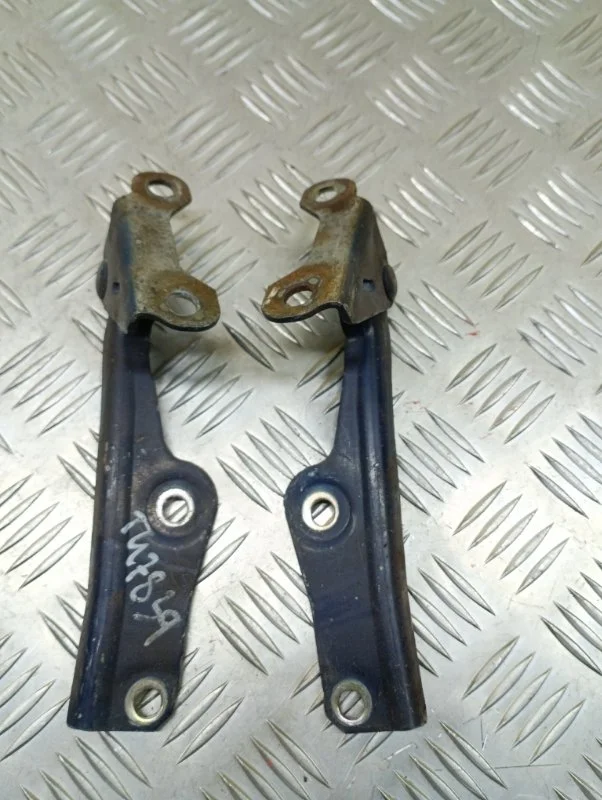 Петля капота Mitsubishi L200 (2006-2015) 2009 MR473529 ПИКАП 2.5 D 4D56