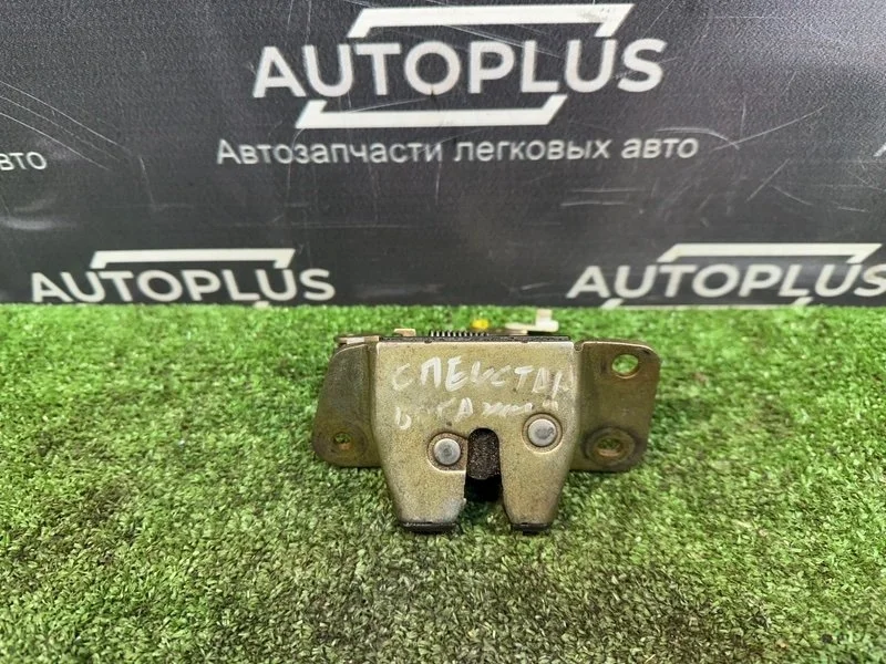 Замок багажника Mitsubishi Space Star 2003 MR247931 4G13, задний