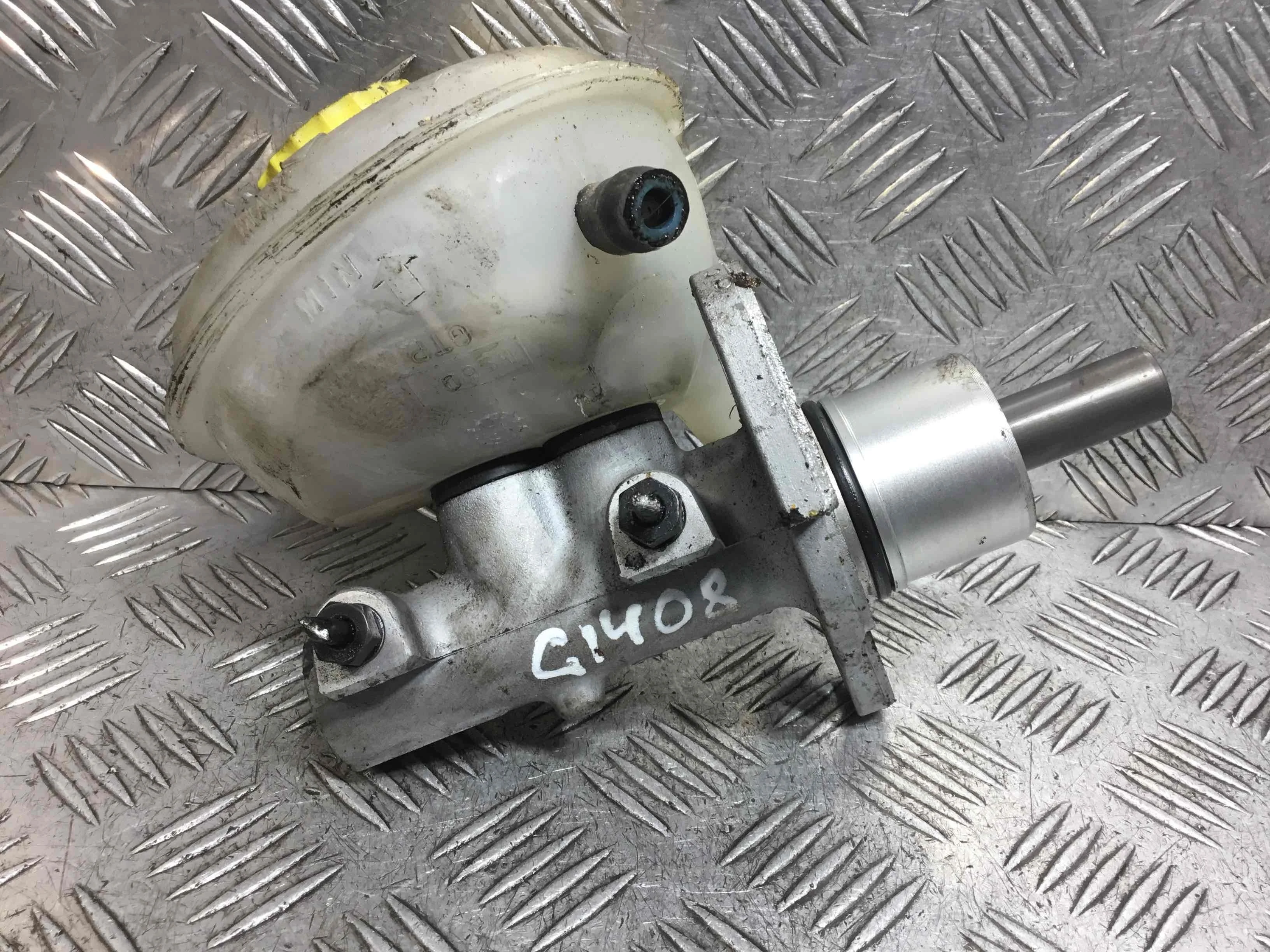 Цилиндр тормозной главный Volkswagen Golf 4 поколение (1997-2004) бензин 1.4 i Механика Х/б