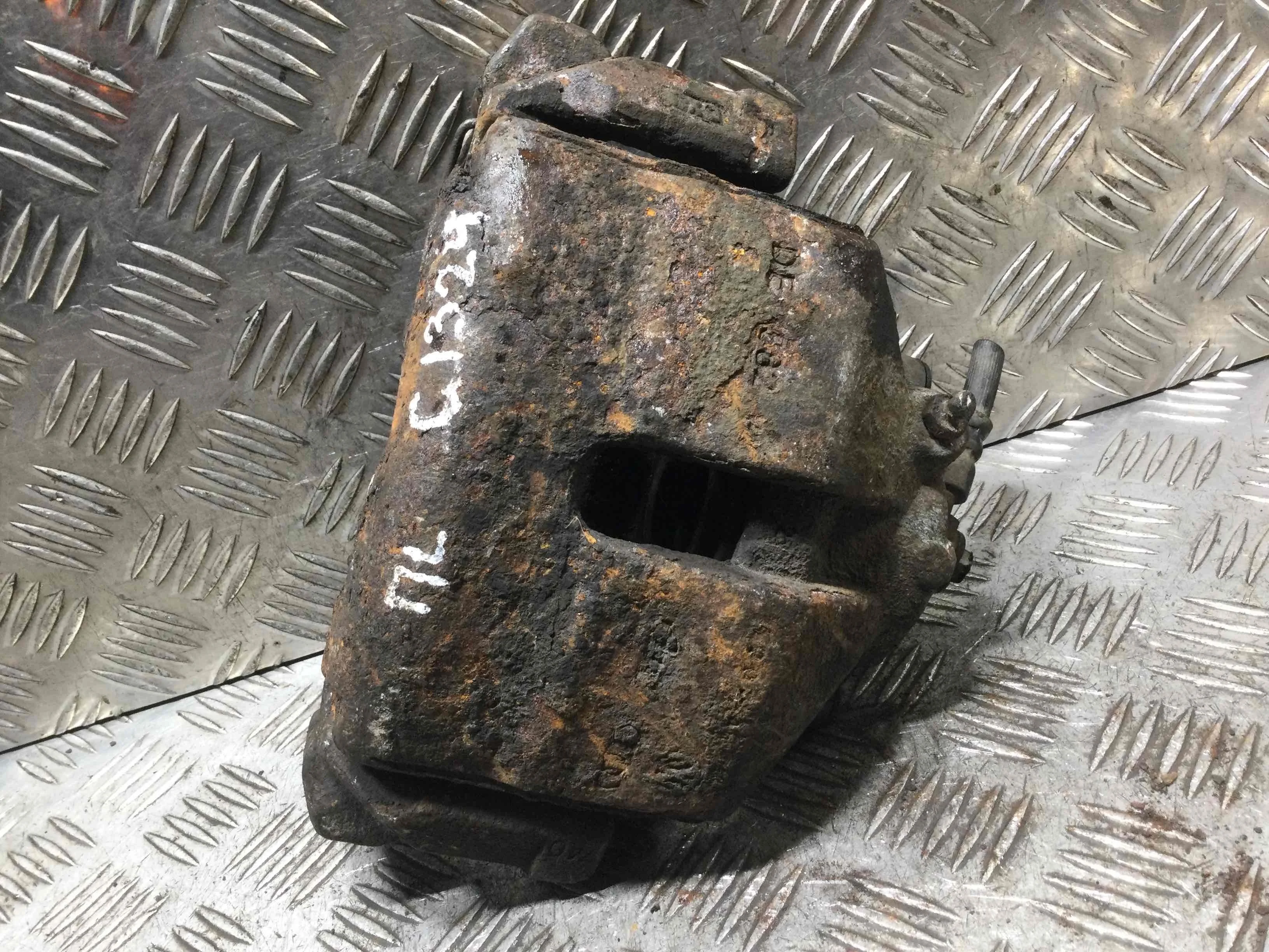 Суппорт передний левый Volkswagen Caddy 3 поколение (2004-2010) дизель 1.9 TDI Механика Фургон