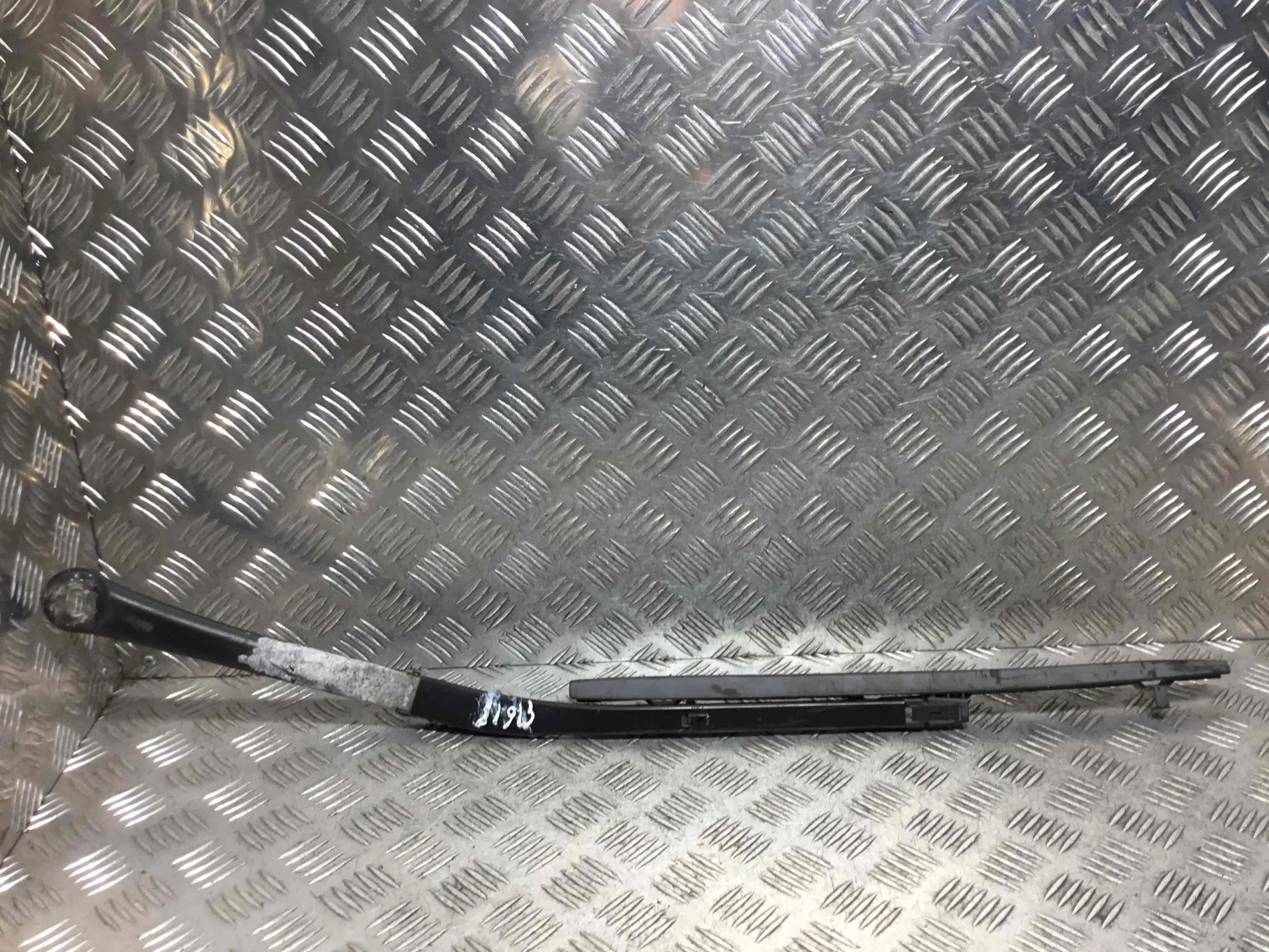 Щеткодержатель (поводок стеклоочистителя, дворник) BMW 5-Series 5-Series E39 1995 - 2004 бензин 2.0 i Механика Универсал