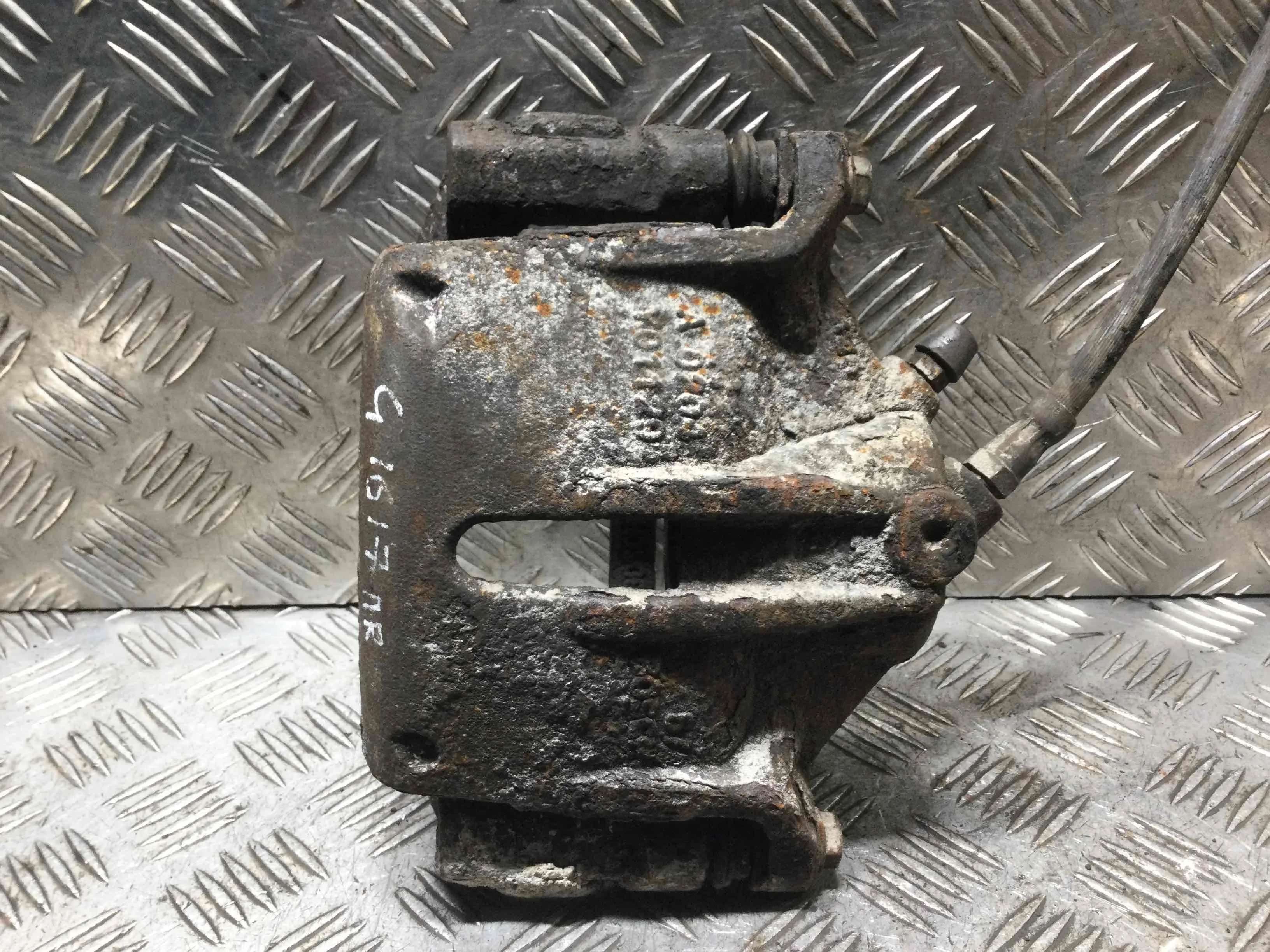 Суппорт передний правый Ford Mondeo Mondeo III 2000 - 2003 бензин 1.8 i Механика Универсал