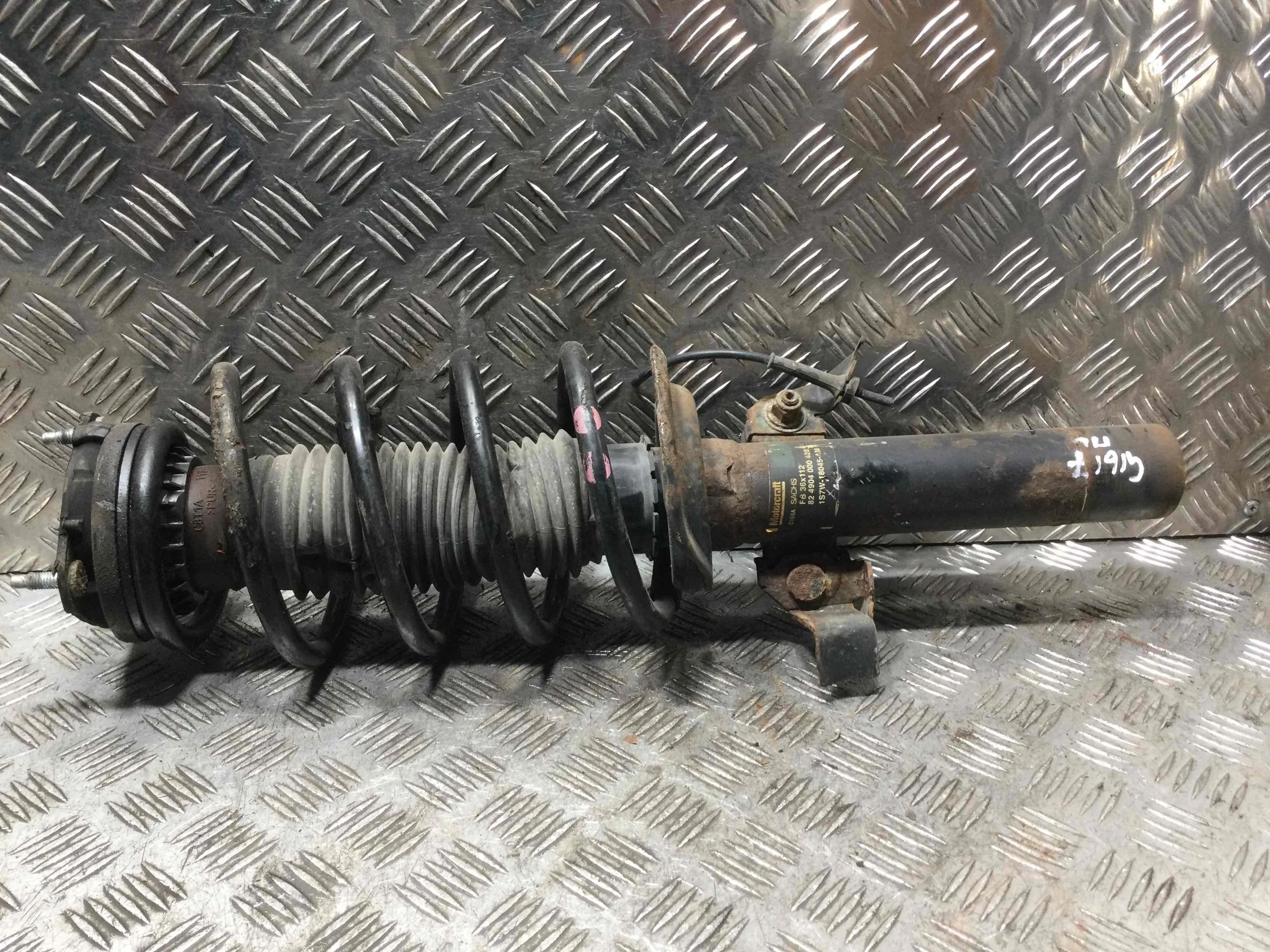 Стойка передняя левая Ford Mondeo Mondeo III 2000 - 2003 бензин 1.8 i Механика Универсал