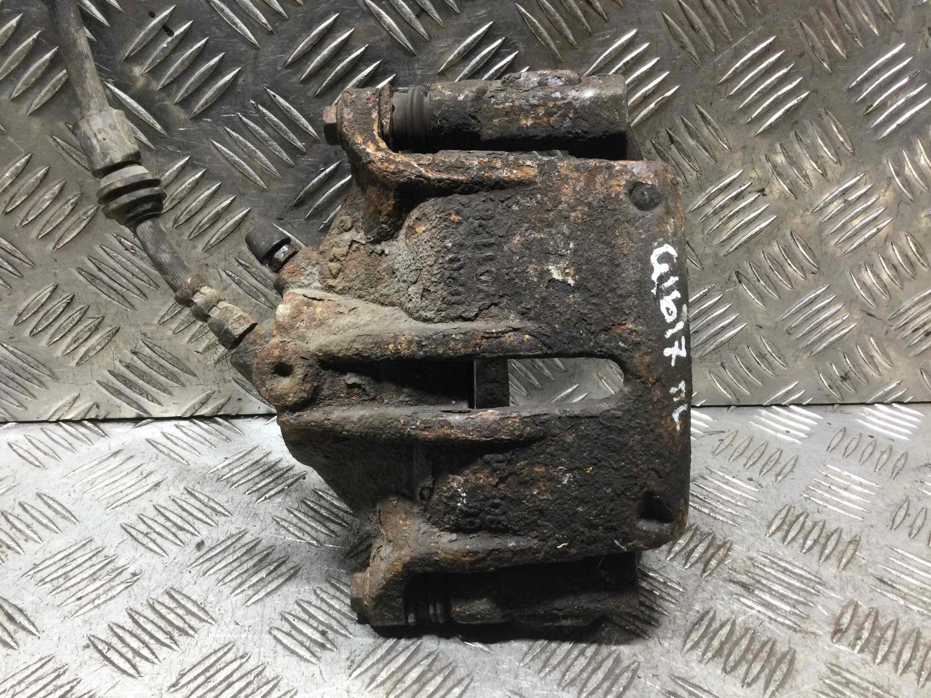 Суппорт передний левый Ford Mondeo Mondeo III 2000 - 2003 бензин 1.8 i Механика Универсал