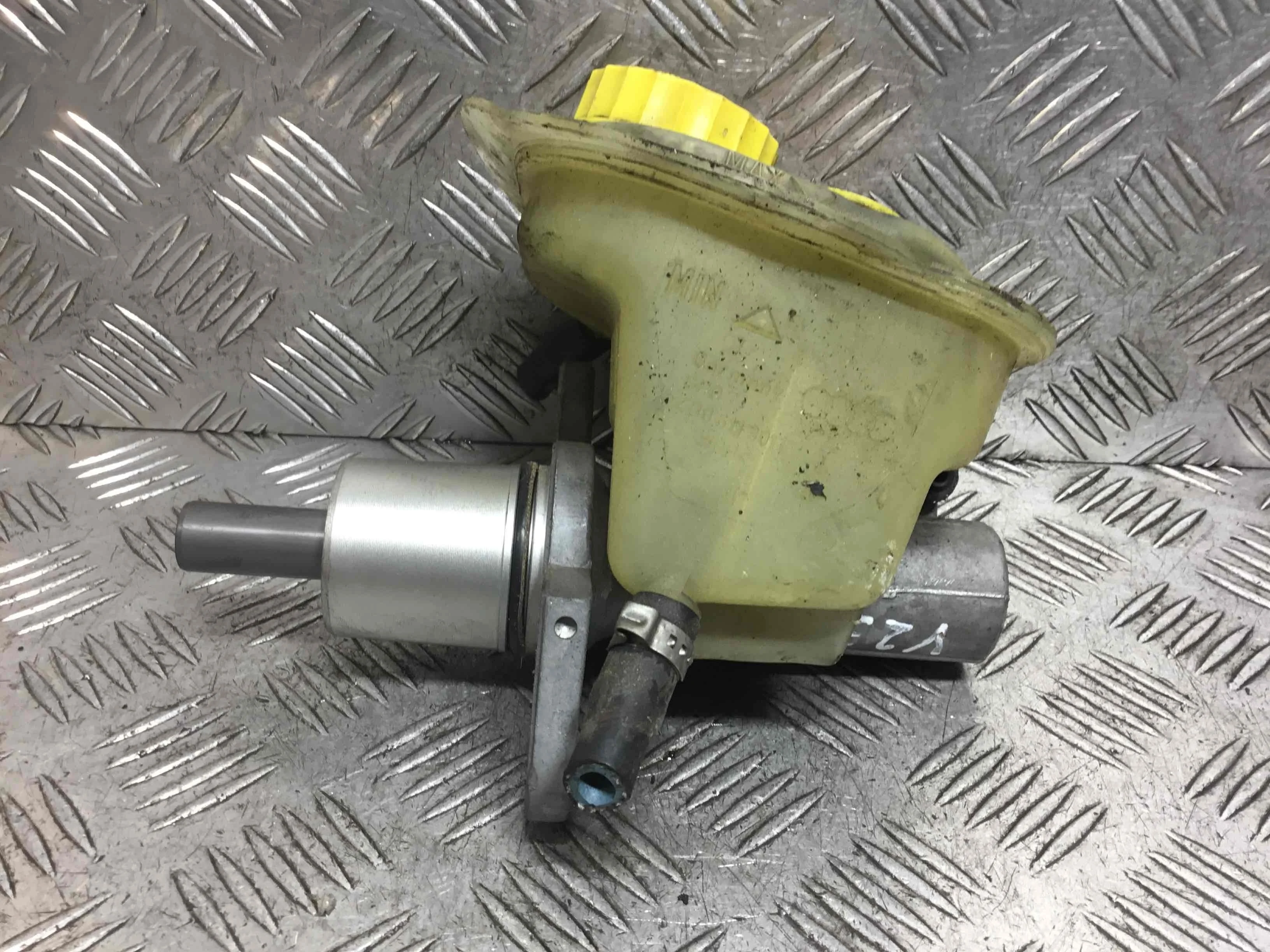 Цилиндр тормозной главный Audi A6 C5/4B (1997-2004) бензин 2.4 i Механика Универсал