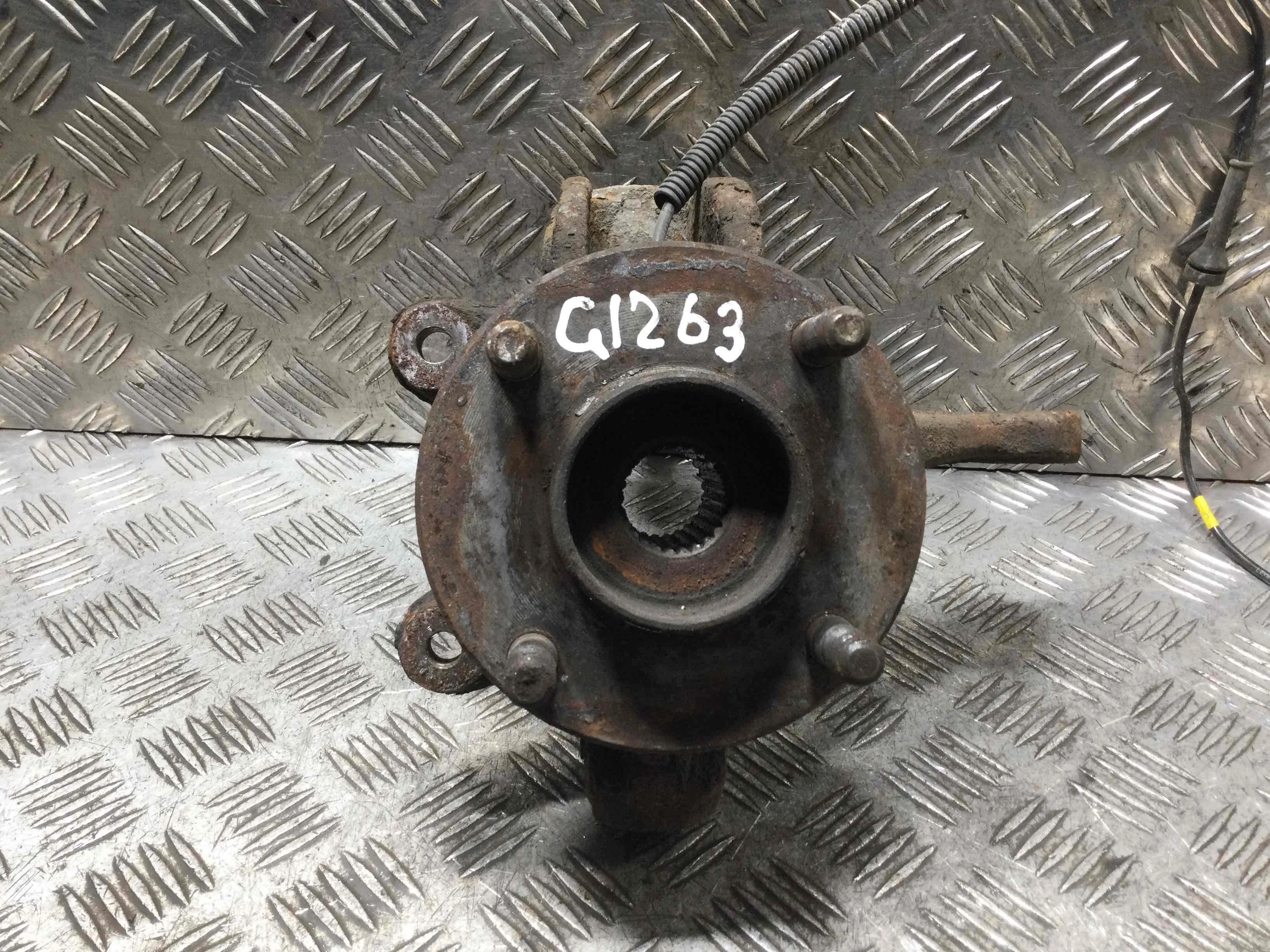 Ступица передняя левая Ford Fiesta 5 поколение (2001-2007) бензин 1.4 i Механика Х/б