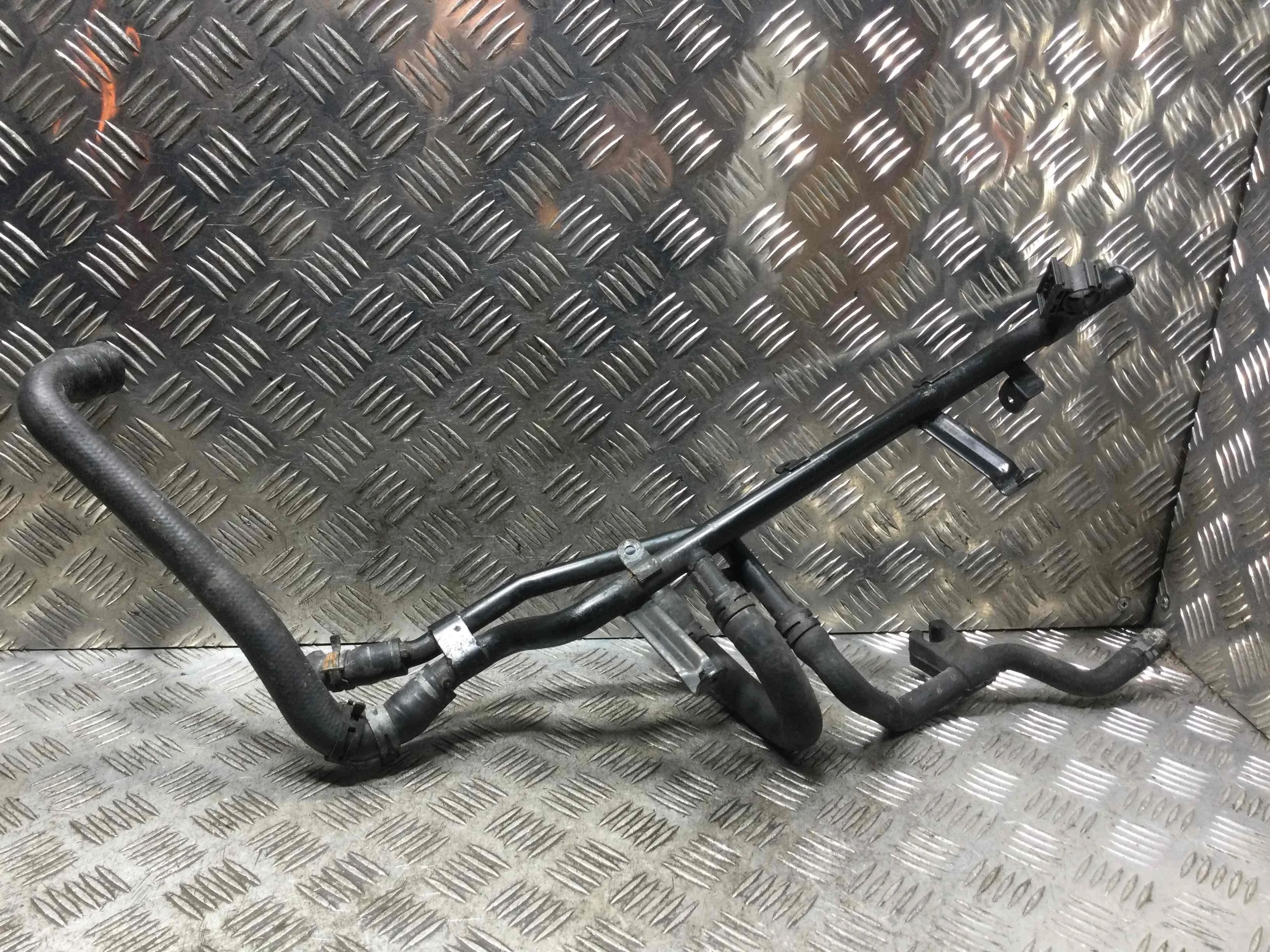 Трубка охлаждающей жидкости металлическая Volkswagen Touareg 1 поколение 2002-2007 дизель 2.5 TDI Автомат Кроссовер