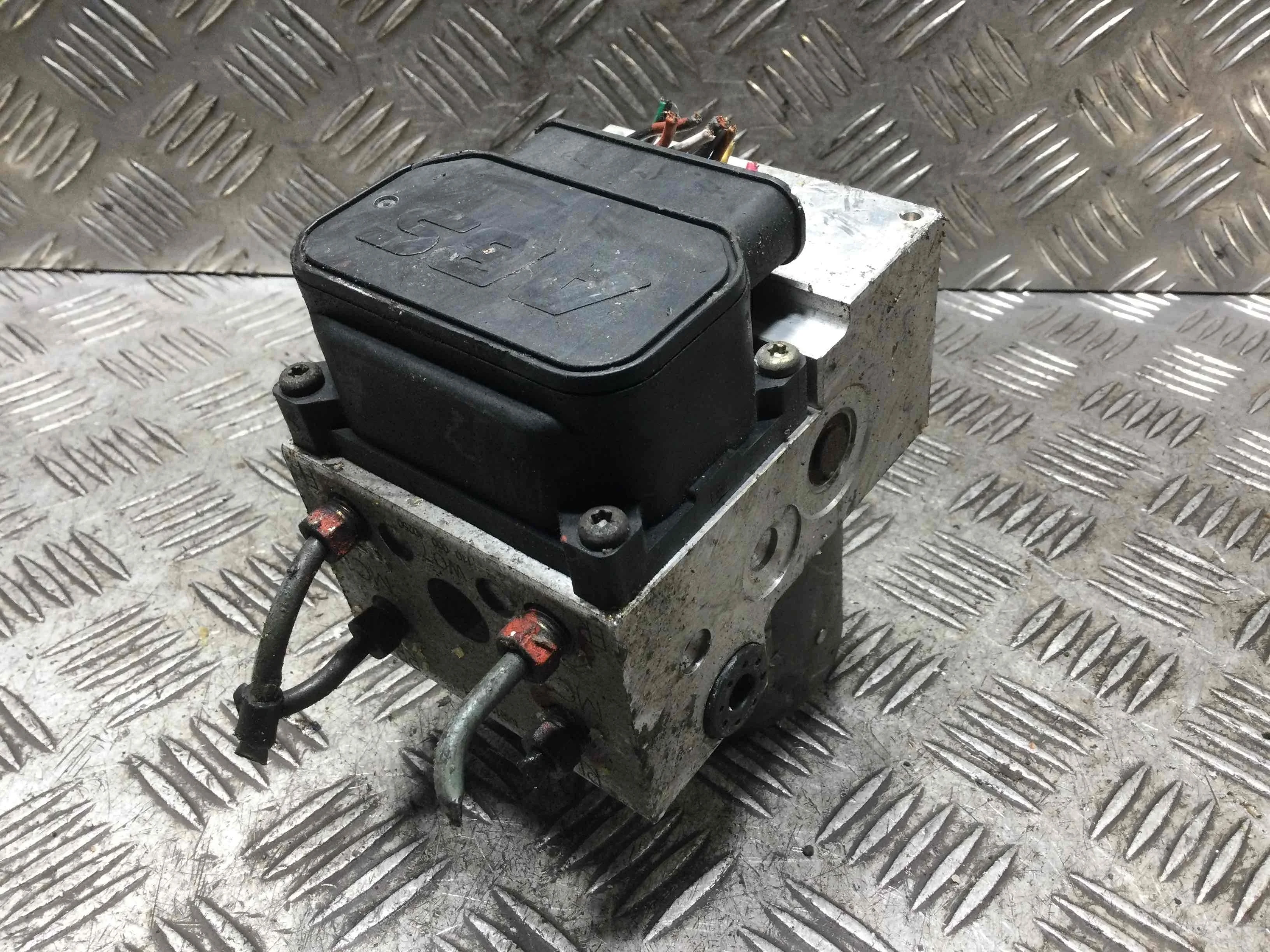 Блок ABS Mitsubishi Colt 5 поколение 1995 - 2003 бензин 1.3 i Механика Х/б