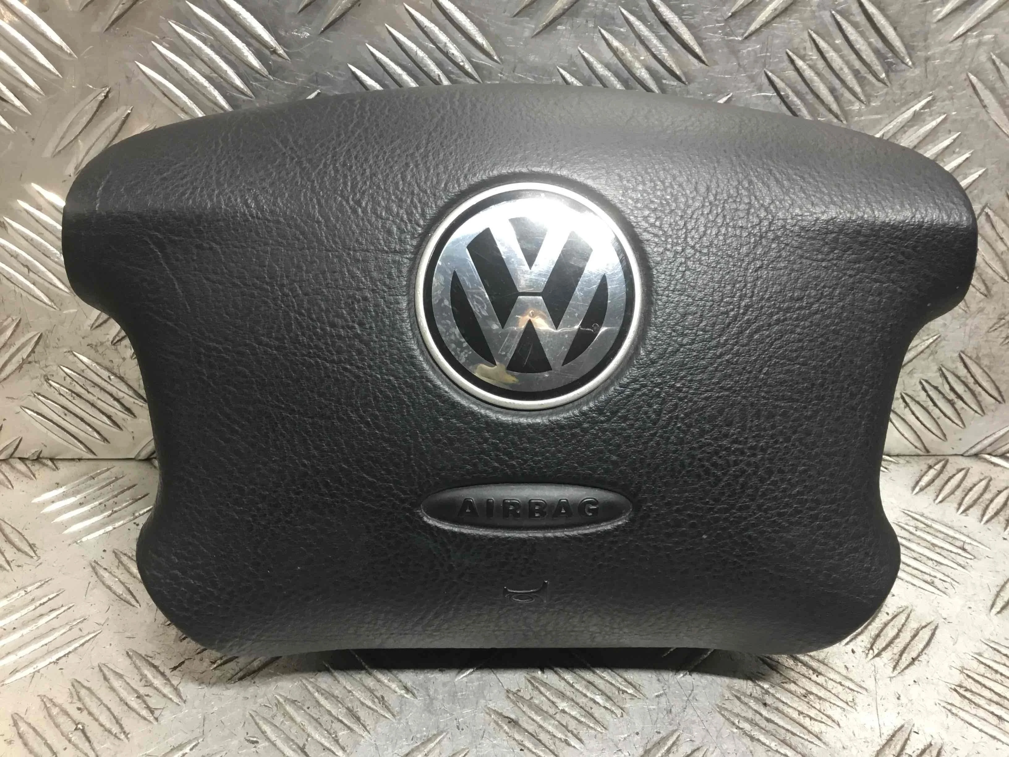 Подушка безопасности водителя Volkswagen Bora Bora (1J) 1998 - 2005 дизель 1.9 td Механика Седан