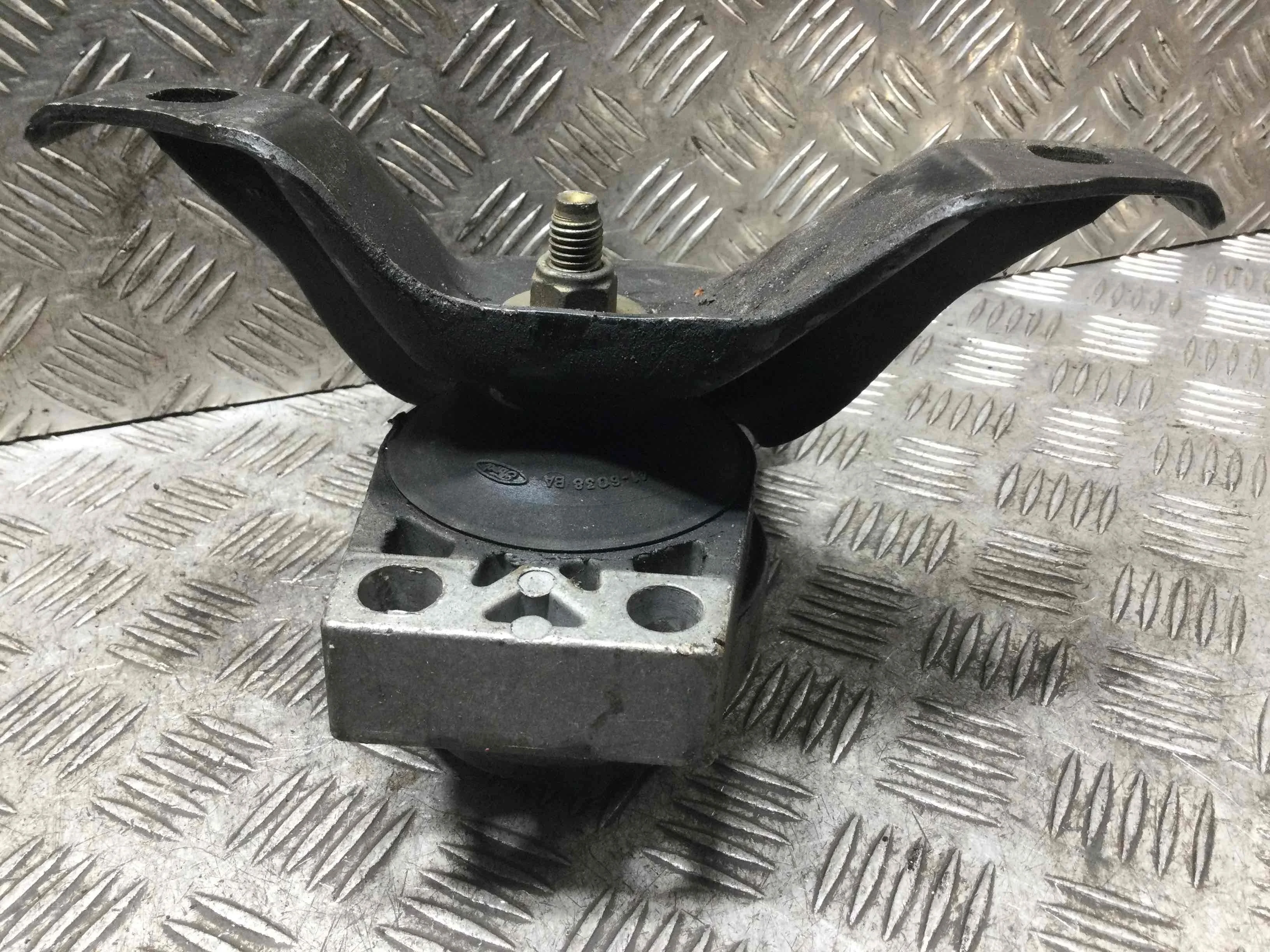 Подушка крепления двигателя Ford Focus 1 поколение (1998-2001) бензин 1.8 i Механика Х/б