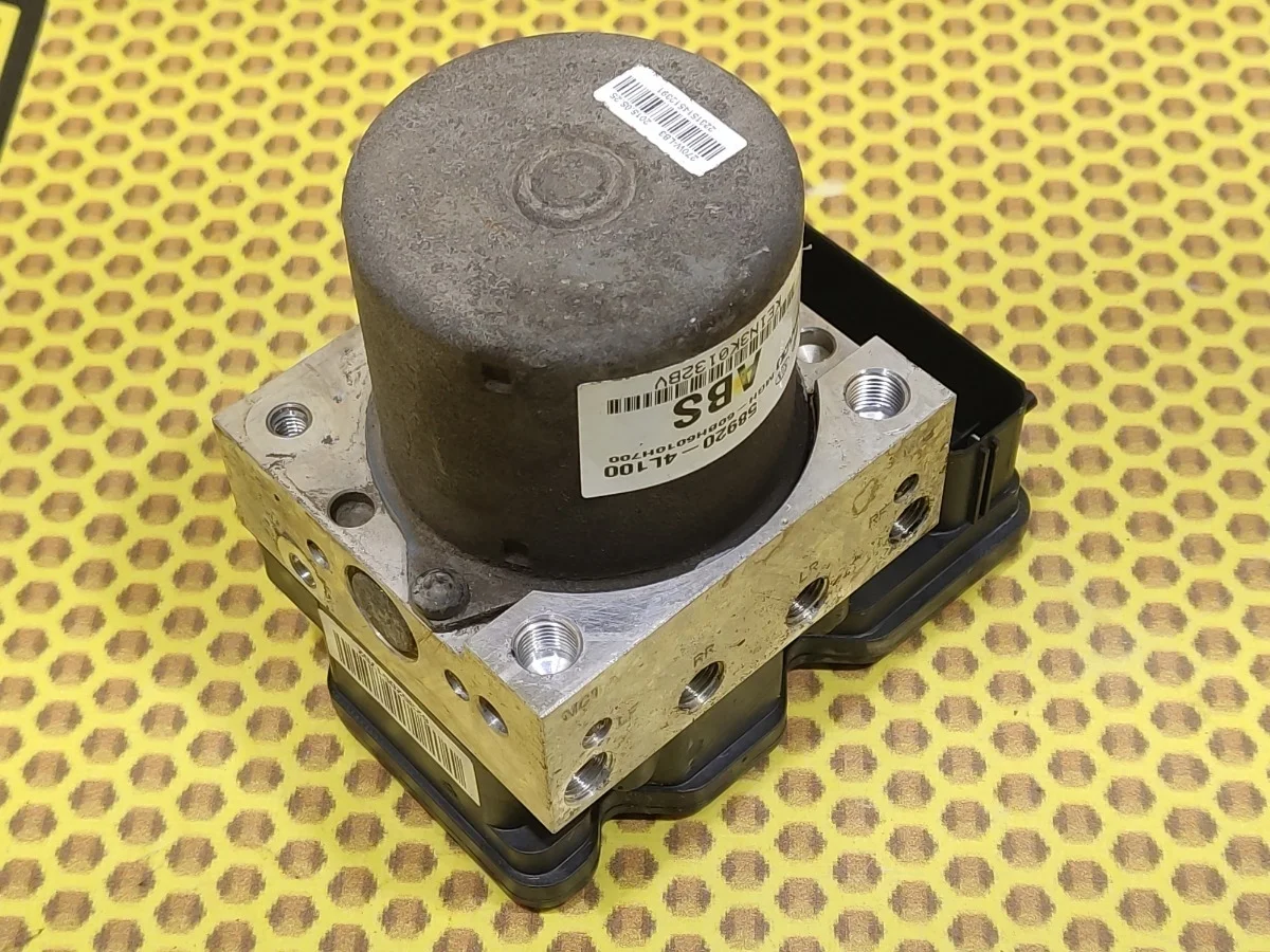 Блок АБС Hyundai Solaris 2015 589204L100 RB G4FC