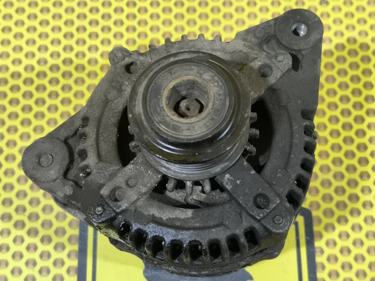 Генератор Kia Sorento 2010 373002F200 XM D4HB