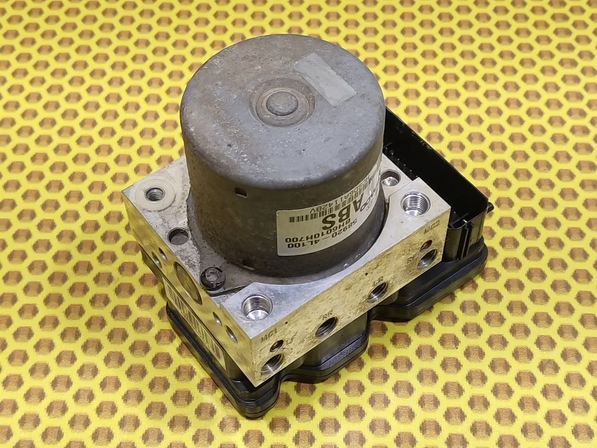 Блок АБС Hyundai Solaris 2012 589204L100 RB G4FC