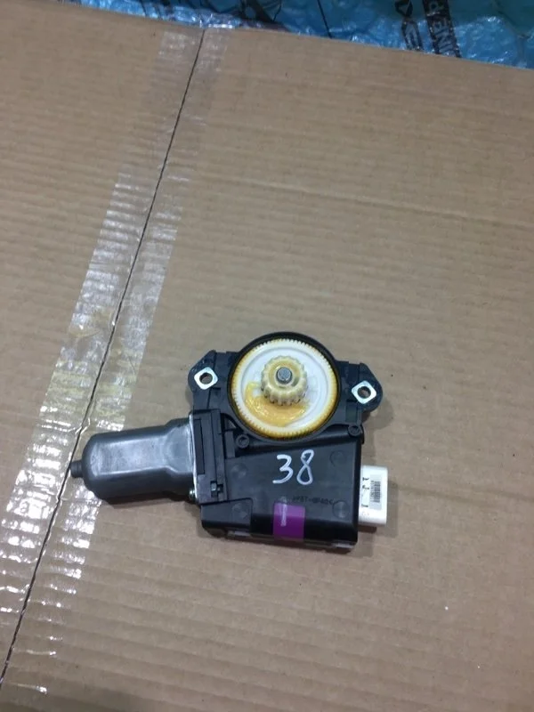 Моторчик люка TOYOTA Land Cruiser 2011 6326060120 URJ200 1VD-FTV 4.5