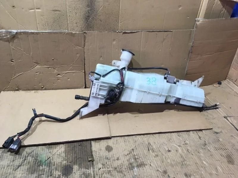 Бачок омывателя лобового стекла Toyota Land Cruiser 2011 8535560180 URJ200 1VD-FTV 4.5