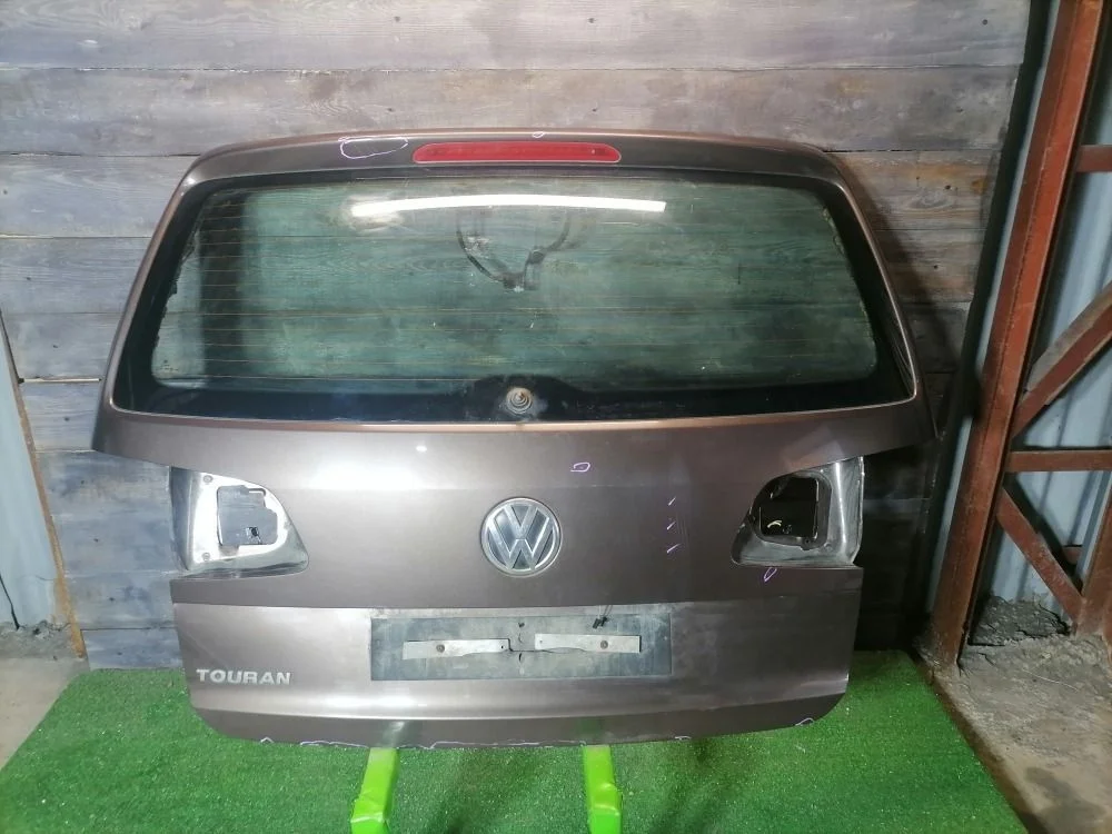 Дверь багажника Volkswagen Touran 2012 год