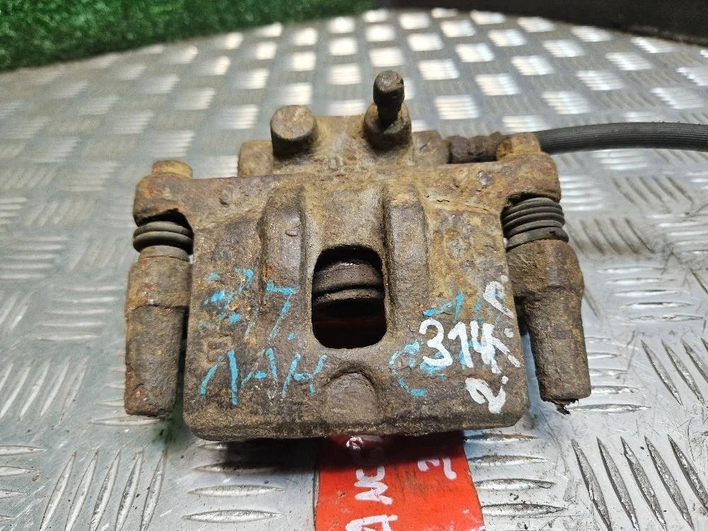 Суппорт задний правый на Lancer 10