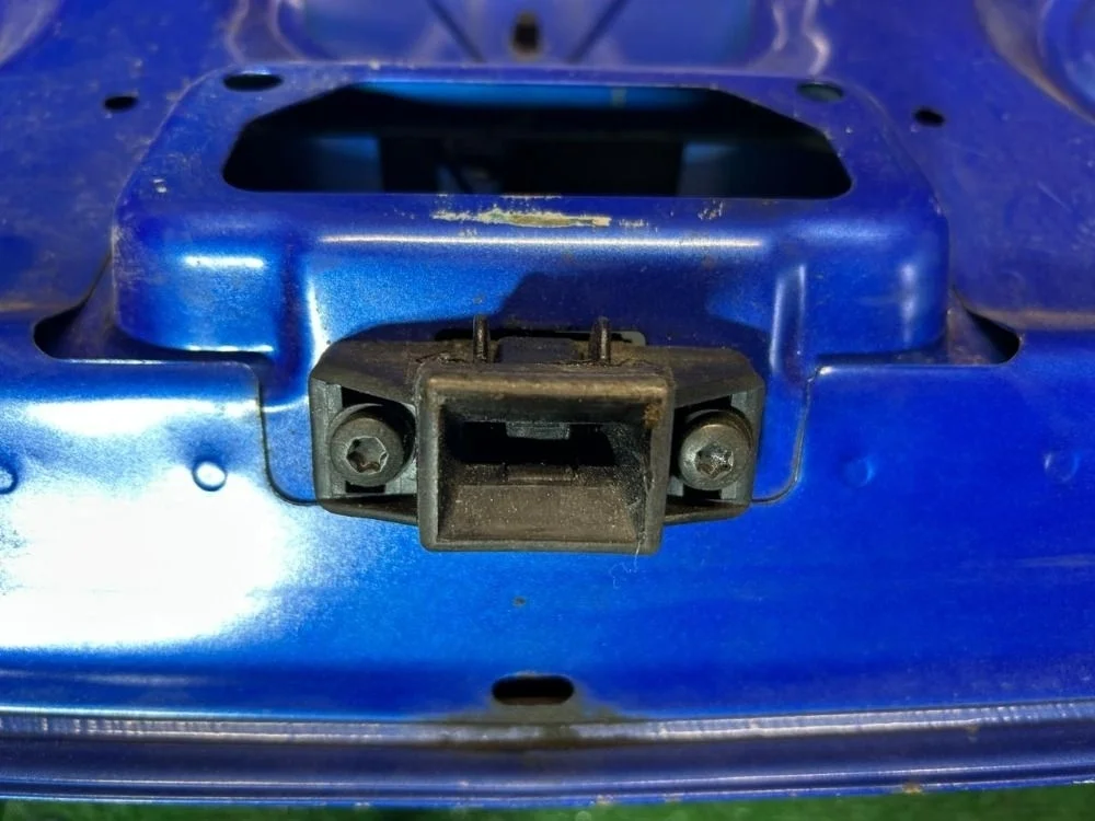 Замок багажника Renault Logan 1.