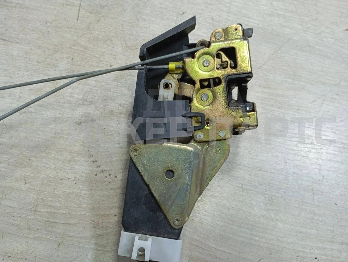 Замок двери задней Митсубиси Каризма I  рестайлинг