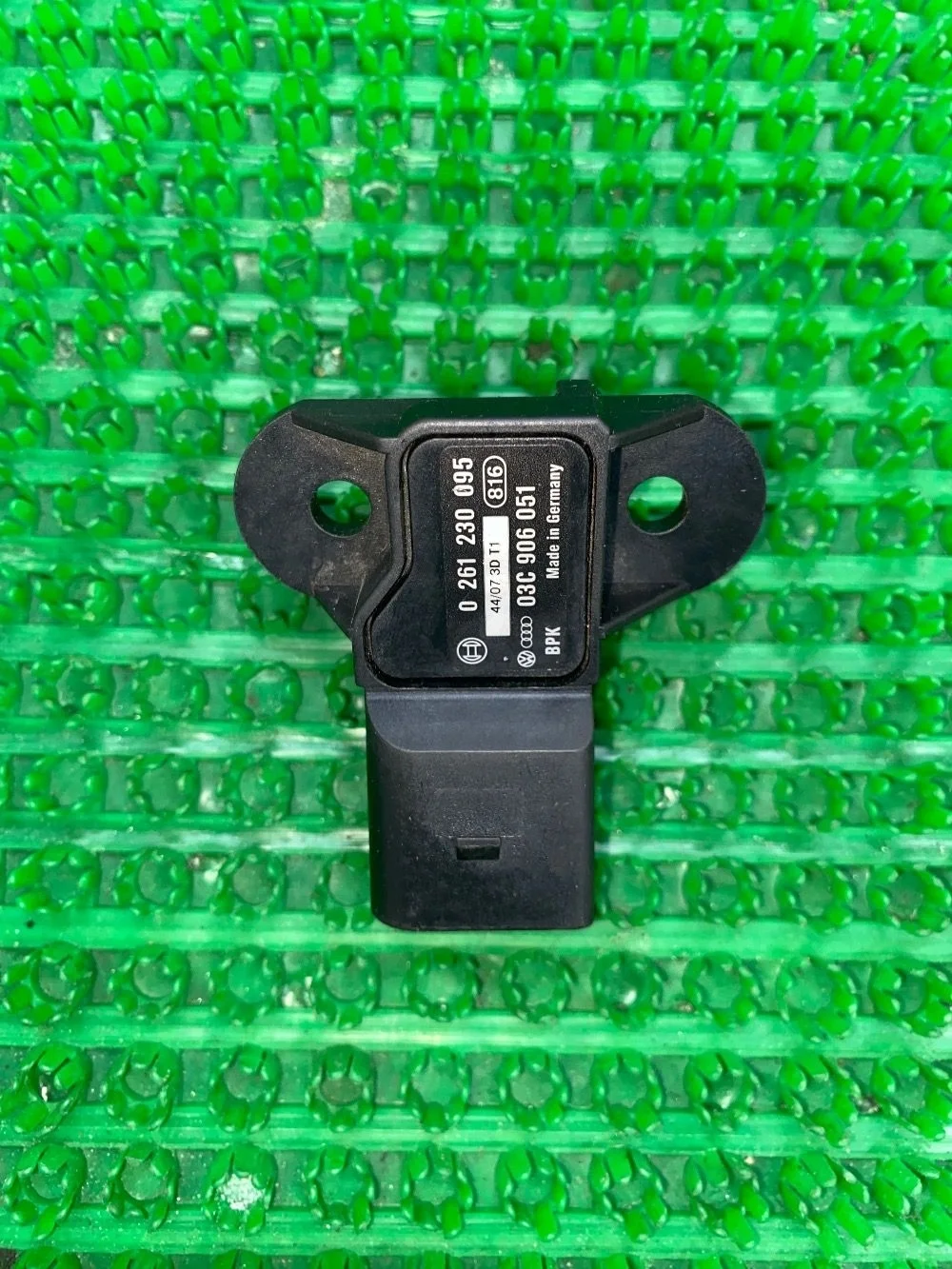 Датчик давления впускного коллектора 03C906051 A6 C7 (2011—2014) В наличии