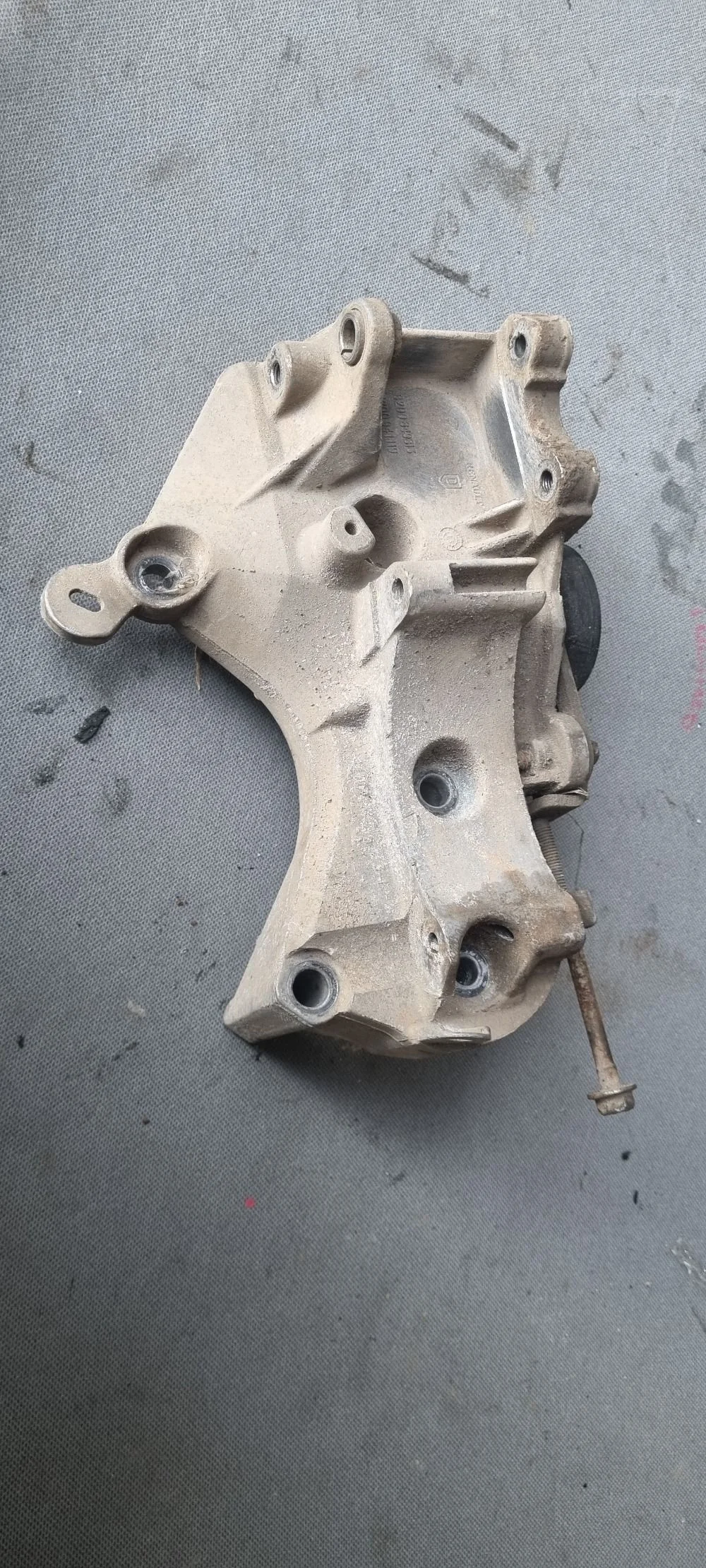 Кронштейн генератора Renault Logan II 2014-2022