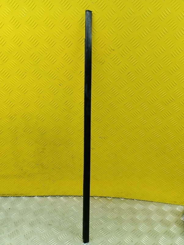 Молдинг стекла двери передней левой внутренний Mitsubishi L200 (2006-2015) 2011 MN117611 ПИКАП 2.5 D 4D56