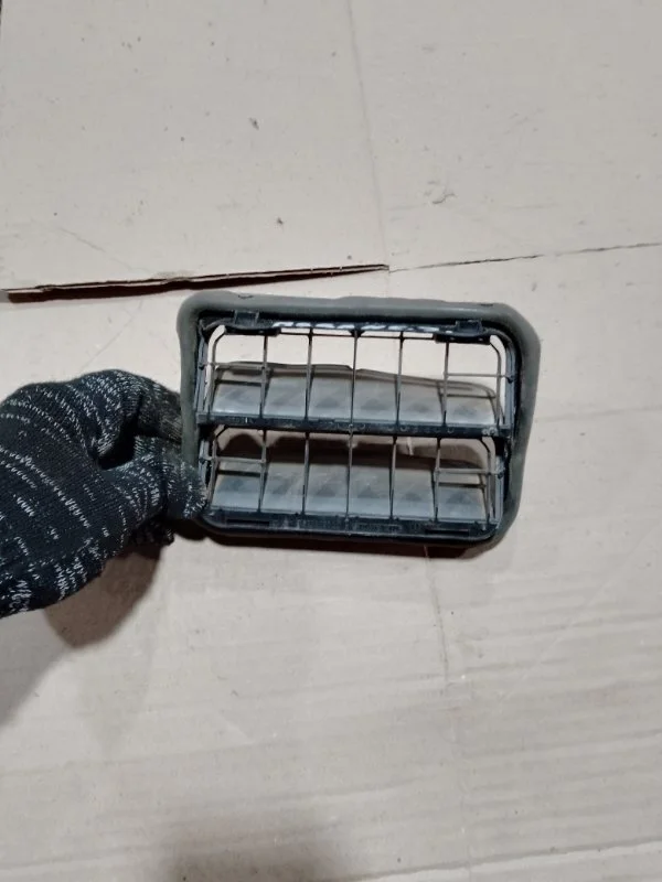 Решетка вентиляционная Renault Megane 3 2009 7700838358 ХЭТЧБЕК K9KF830, задняя правая