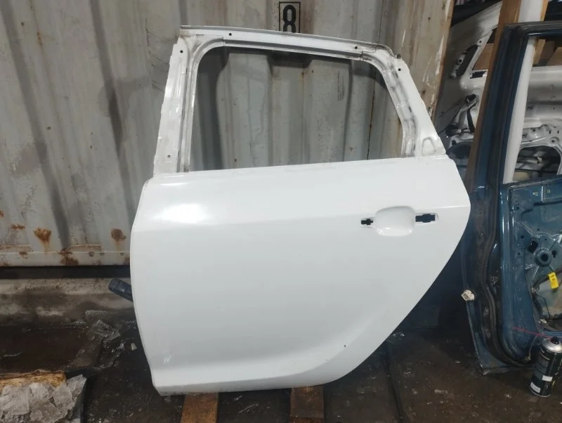 Дверь задняя левая Opel Astra J 2011 13301546 ХЭТЧБЕК A16XER
