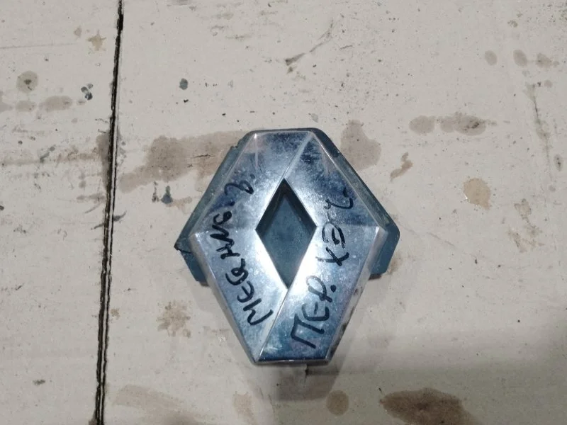 Эмблема Renault Megane 3 2009 628900021R ХЭТЧБЕК K9KF830