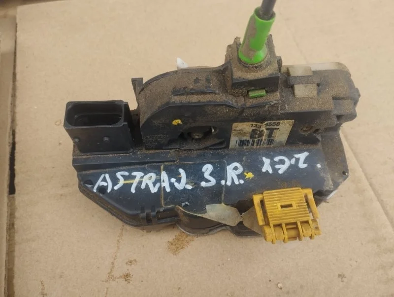 Замок задней правой двери Opel Astra J 2011 13579556 ХЭТЧБЕК A16XER