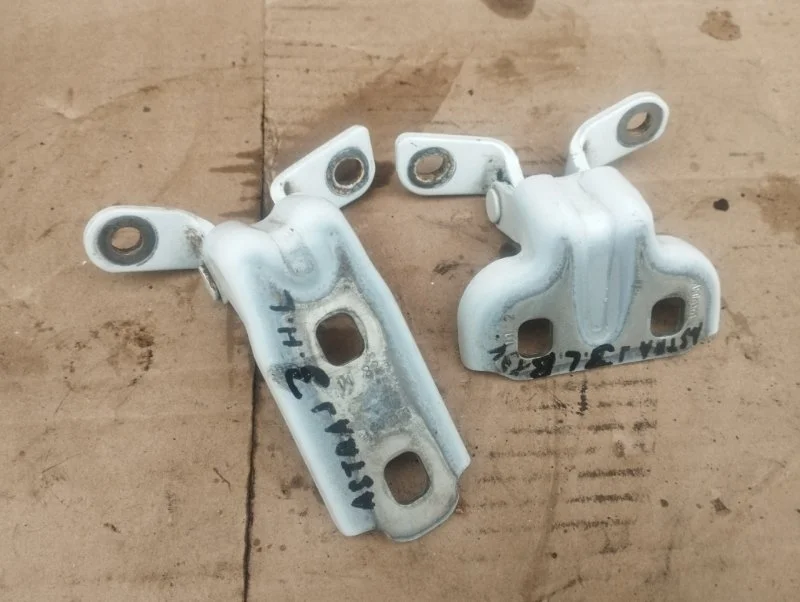 Петли задней левой двери Opel Astra J 2011 13501713 ХЭТЧБЕК A16XER