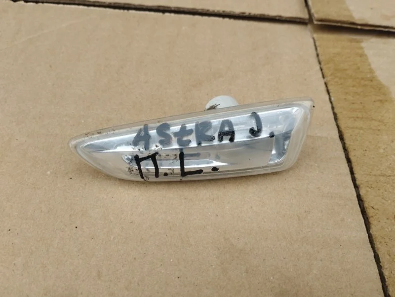 Повторитель в крыло Opel Astra J 2011 13273103 ХЭТЧБЕК A16XER