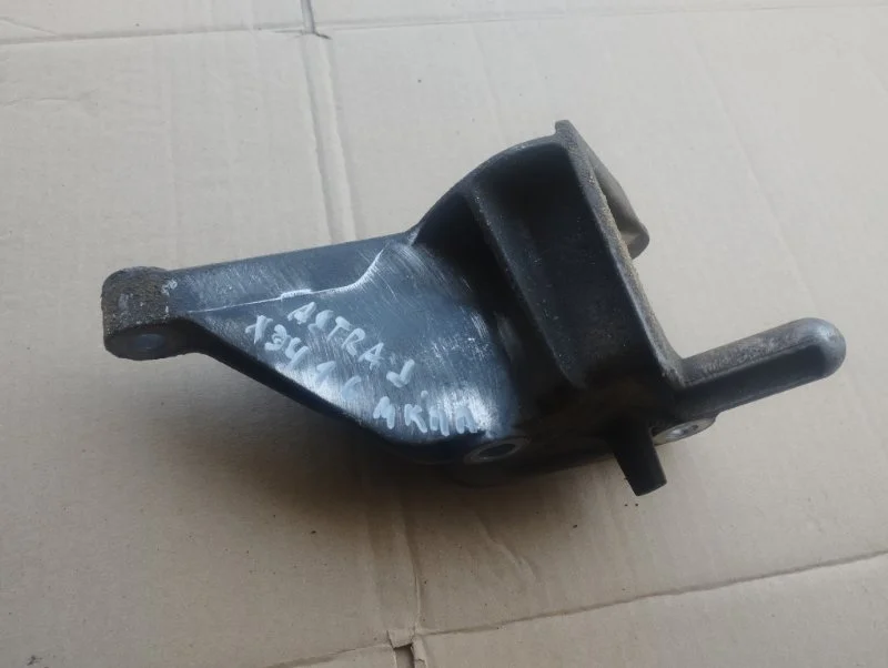 Кронштейн КПП Opel Astra J 2011 13248661 ХЭТЧБЕК A16XER