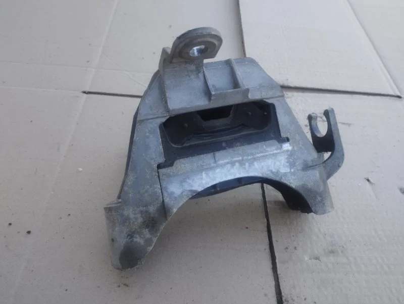 Опора ДВС Opel Astra J 2011 13294212 ХЭТЧБЕК A16XER
