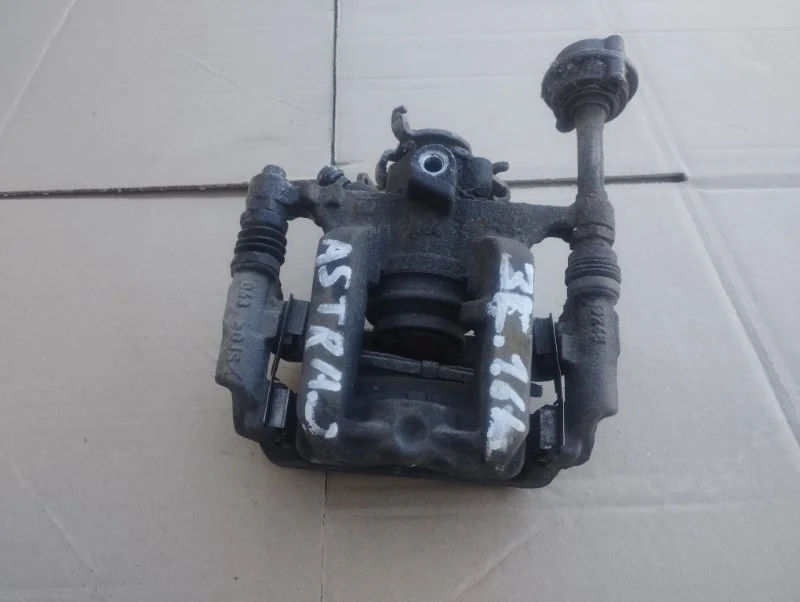 Суппорт задний левый Opel Astra J 2011 13300861 ХЭТЧБЕК A16XER