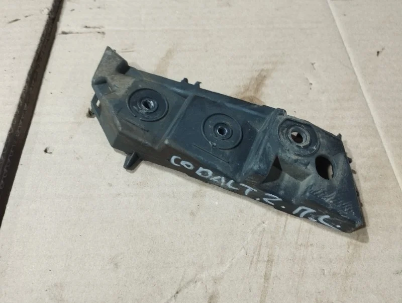 Кронштейн переднего бампера левый Chevrolet Cobalt 2 2013 52034295 СЕДАН B15D2