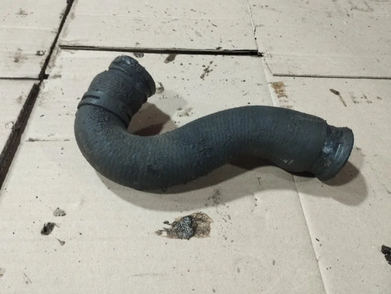 Патрубок охлаждения Chevrolet Cobalt 2 2013 96958194 СЕДАН B15D2