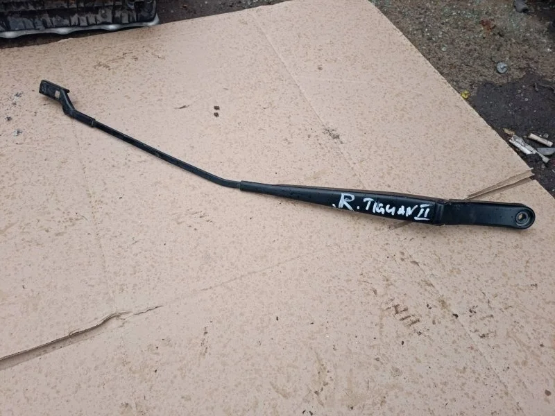 Поводок дворника правый Volkswagen Tiguan 2 2018 5NB955410 CZD